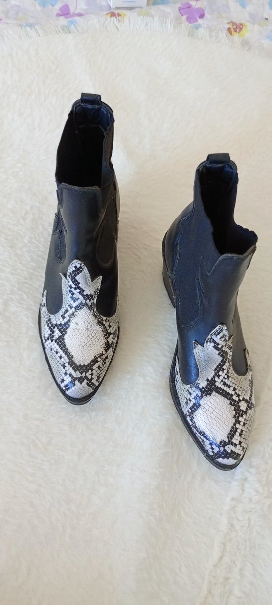 Gri Yılan Desenli Blok Topuklu Kadın Bot - Görsel 4
