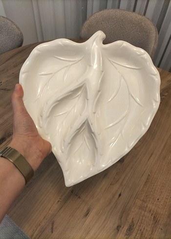 Yaprak Şeklinde Beyaz Seramik Tabak - Görsel 2