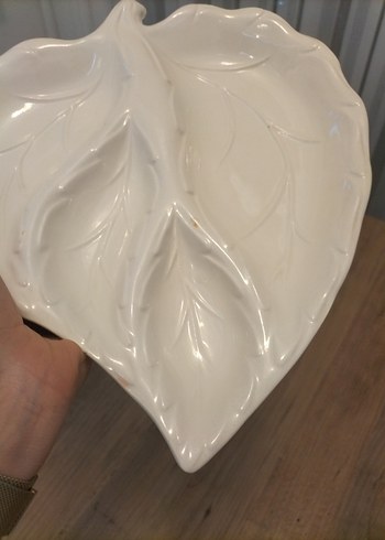 Yaprak Şeklinde Beyaz Seramik Tabak - Görsel 4