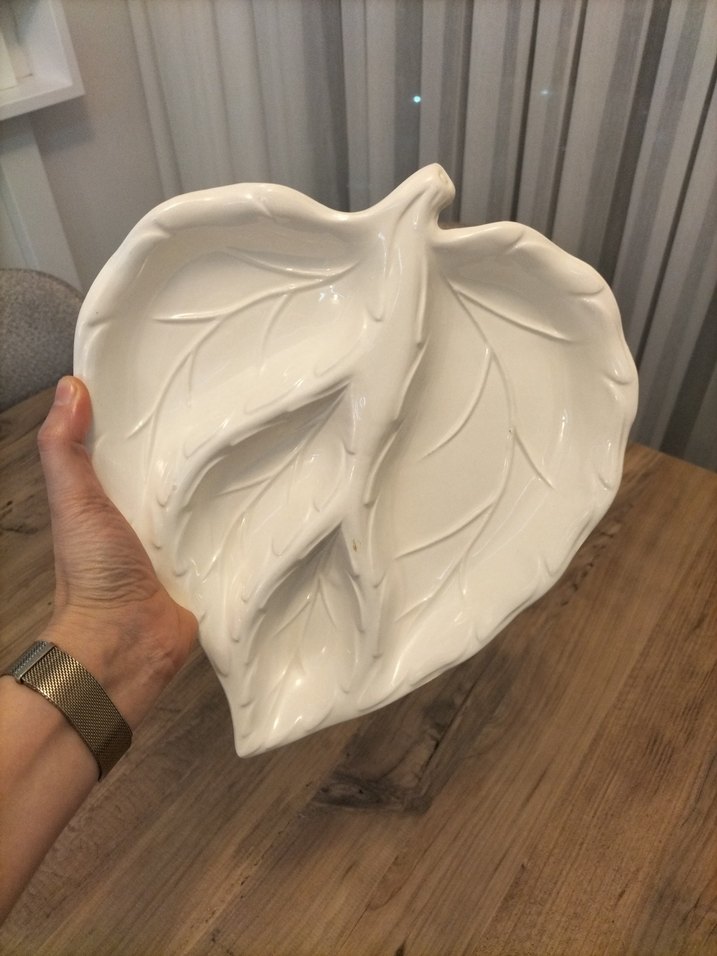 Yaprak Şeklinde Beyaz Seramik Tabak - Görsel 3