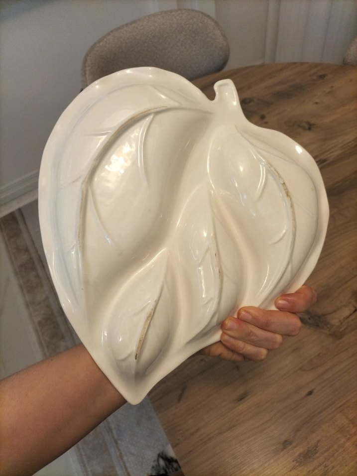 Yaprak Şeklinde Beyaz Seramik Tabak - Görsel 5