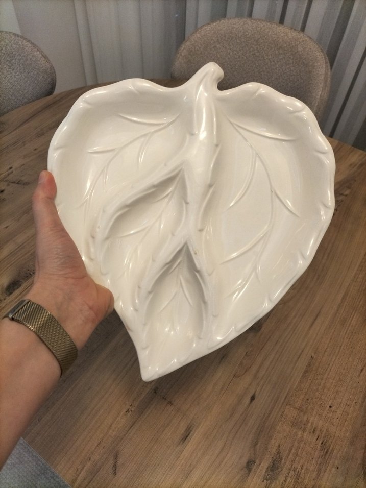 Yaprak Şeklinde Beyaz Seramik Tabak - Görsel 2