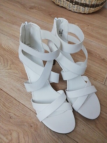 Topuklu yazlık ayakkabı #ayakkabı #topuklu #beyaz