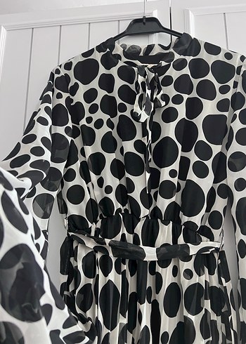 Piliseli şifon elbise - Görsel 3