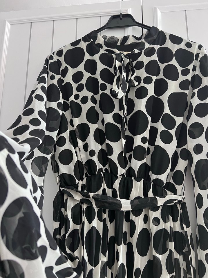 Piliseli şifon elbise - Görsel 3