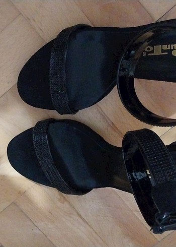 Diğer Siyah Yılan Desenli Kemerli Stiletto Topuklu Ayakkabı