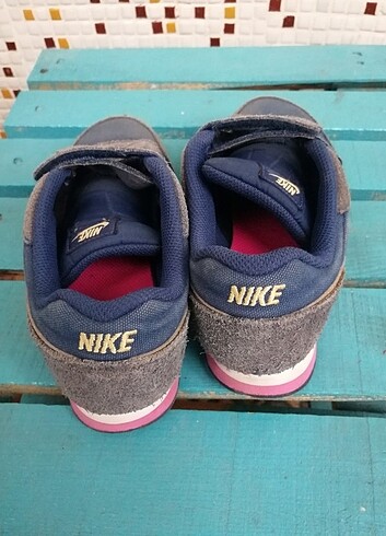 33 Beden lacivert Renk Orjinal Nike kız cocuk ayakkabısı