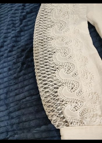 Beyaz Nakışlı Fırfırlı Keten Gömlek - Görsel 6