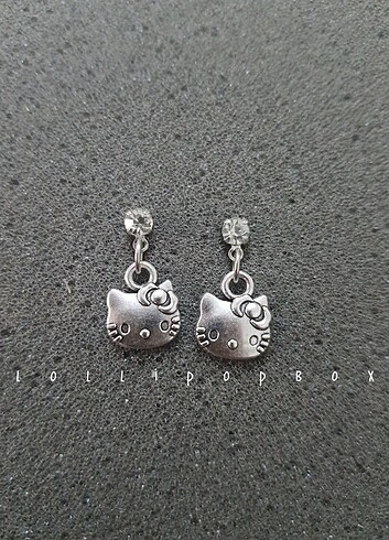 Hello Kitty Taşlı Küpe 