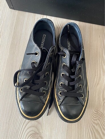 36,5 Beden Converse deri spor ayakkabı