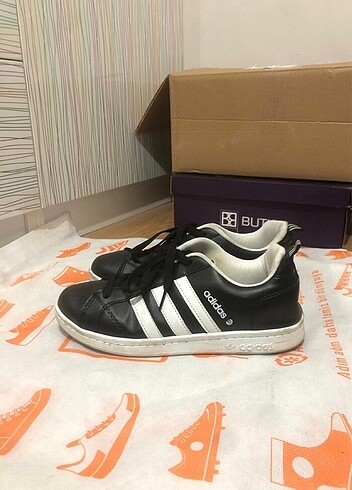 Adidas spor ayakkabı