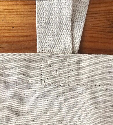 Pull and Bear Makromeli kanvas bez plaj çantası