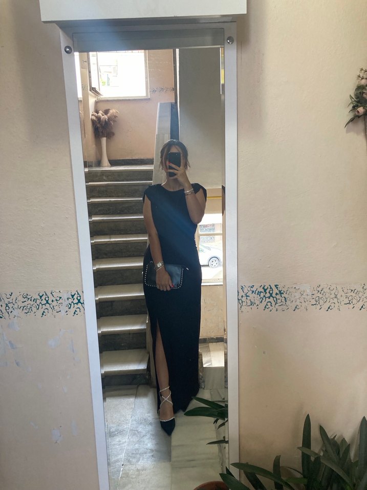 Siyah V Yaka Drapeli Uzun Elbise - Görsel 3