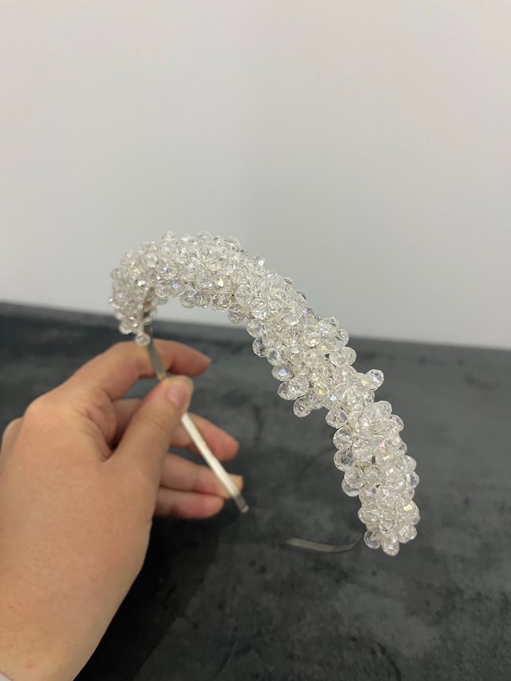 Beyaz Boncuklu Cam Taç - Görsel 3