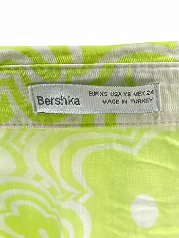 xs Beden çeşitli Renk Bershka Bluz %70 İndirimli.