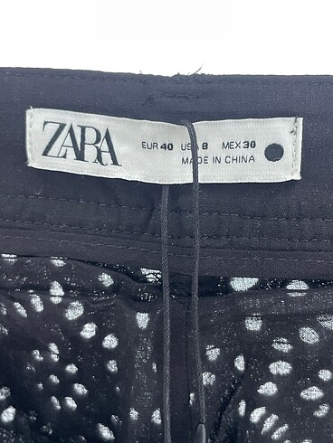 40 Beden siyah Renk Zara Düz Kesim %70 İndirimli.