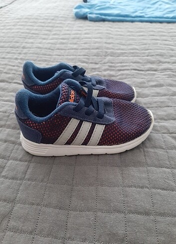 22 Beden Adidas spor ayakkabi 