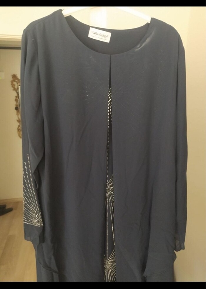 Taşlı pullu şık elbise - Görsel 3