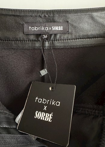 Fabrika x Sorbe Siyah Deri Bermuda - Görsel 2