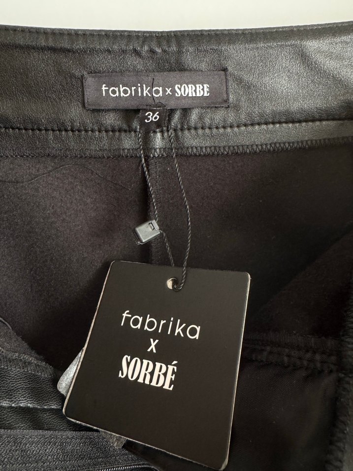 Fabrika x Sorbe Siyah Deri Bermuda - Görsel 2