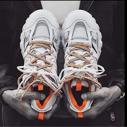 BALENCIAGA track