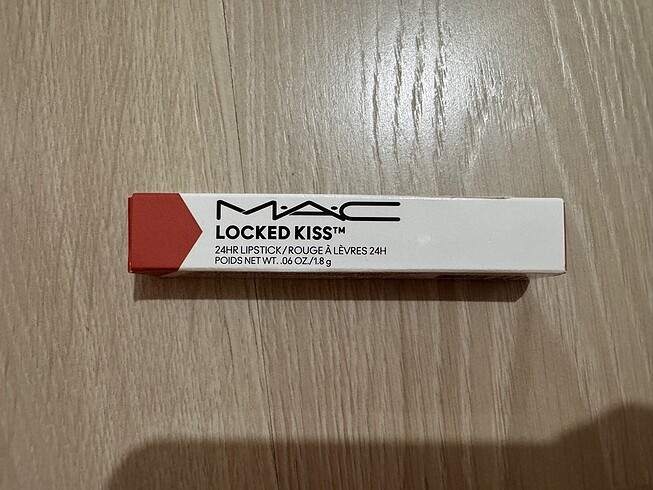 MAC Locked Kiss 24HR Mat Ruj