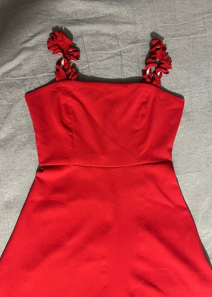 Kırmızı elbise - Görsel 2