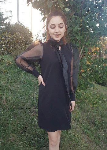 Şeffaf Kol Detaylı Siyah Midi Elbise