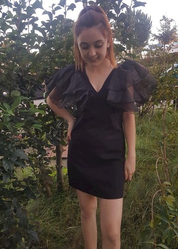 Siyah Mini V Yaka Fırfırlı Gotik Elbise - Görsel 4