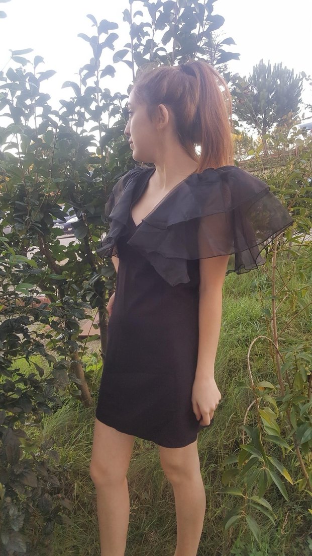 Siyah Mini V Yaka Fırfırlı Gotik Elbise - Görsel 3