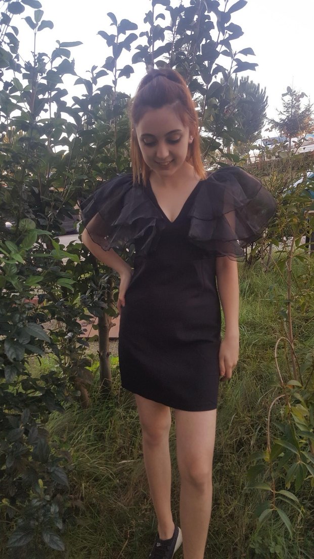 Siyah Mini V Yaka Fırfırlı Gotik Elbise - Görsel 4