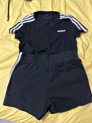 m Beden siyah Renk Adidas t-shirt ve şort takım