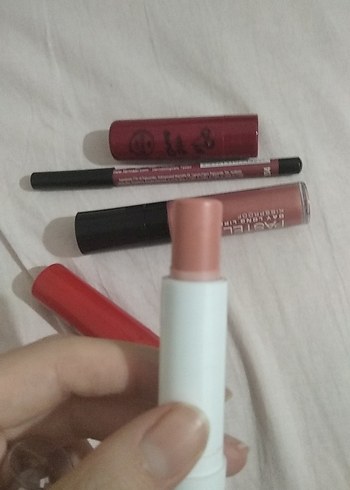 Pastel Kırmızı Ruj ve Dudak Ürünleri Seti - Görsel 3