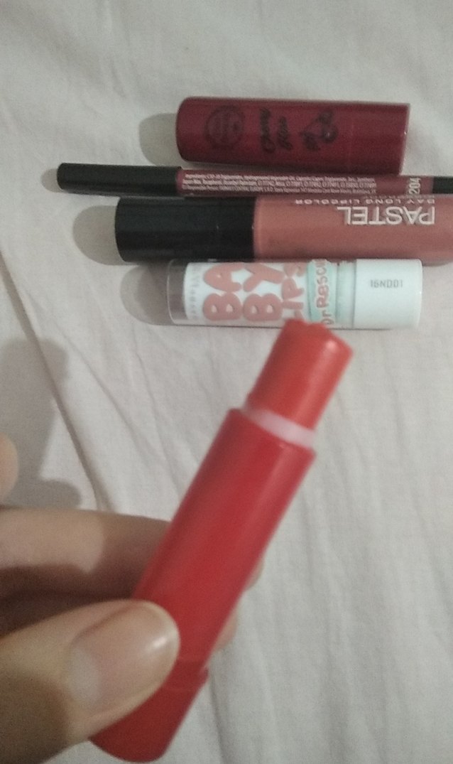 Pastel Kırmızı Ruj ve Dudak Ürünleri Seti - Görsel 2