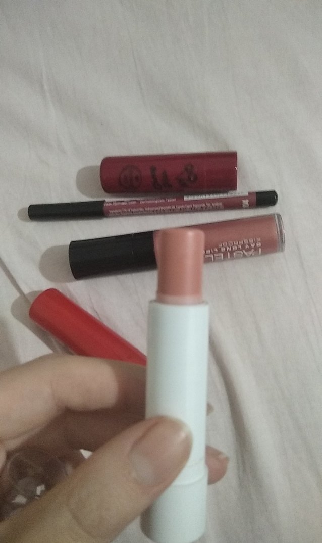 Pastel Kırmızı Ruj ve Dudak Ürünleri Seti - Görsel 3