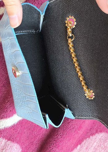 Zincir Detaylı Mavi Kol Çantası - Görsel 3