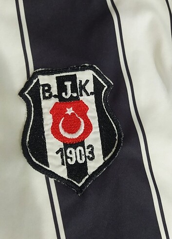 l Beden siyah Renk Beşiktaş eski sezon forması ????