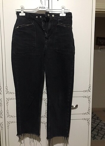 Trendyolmilla kesikli straight jeans siyah