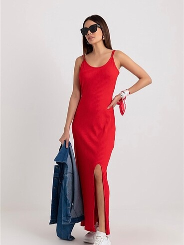 Kırmızı Yırtmaç detaylı uzun elbise