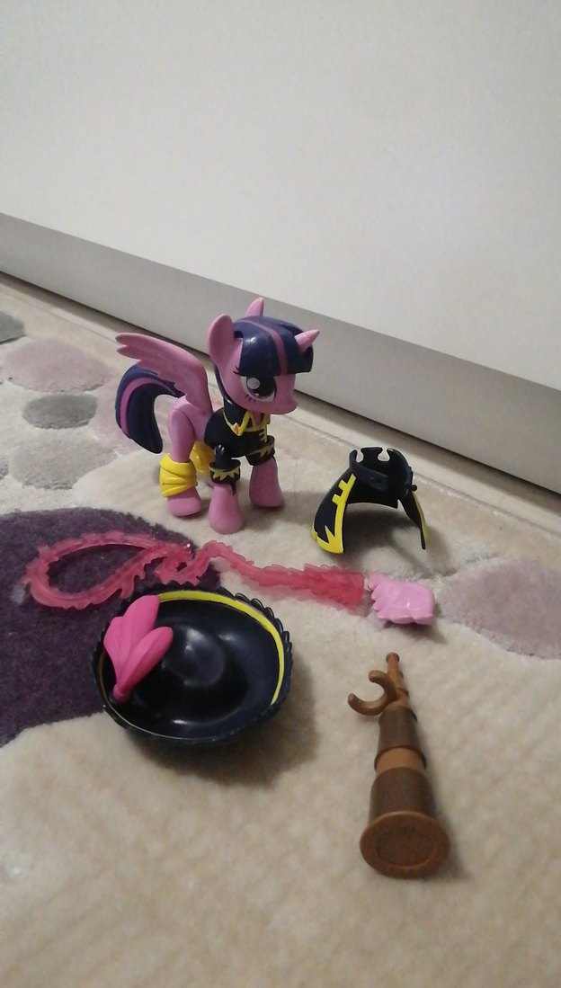 Mor Kıyafetli Aksiyon Figürü - Görsel 3