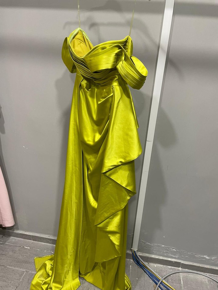 Sarı Drapeli Straplez Uzun Kadın Abiye - Görsel 2