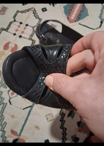 Siyah Yılan Desenli Dolgu Topuklu Kadın Sandalet - Görsel 3