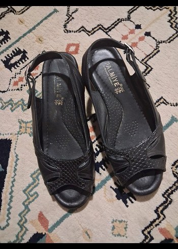 Siyah Yılan Desenli Dolgu Topuklu Kadın Sandalet - Görsel 4