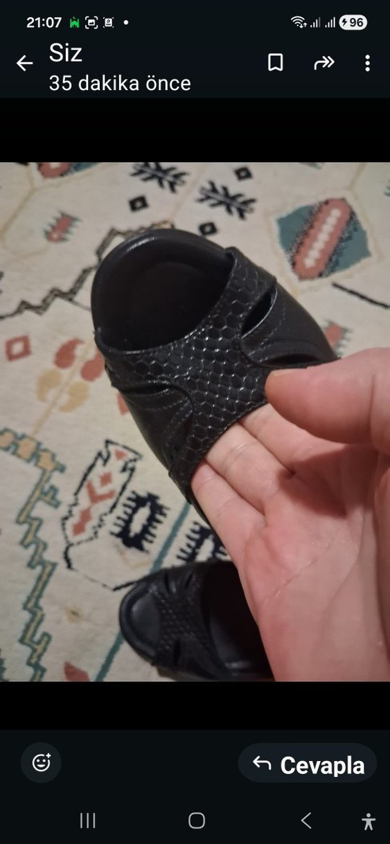 Siyah Yılan Desenli Dolgu Topuklu Kadın Sandalet - Görsel 2