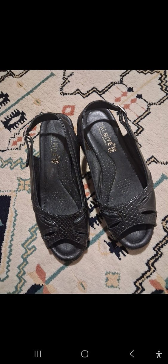 Siyah Yılan Desenli Dolgu Topuklu Kadın Sandalet - Görsel 4