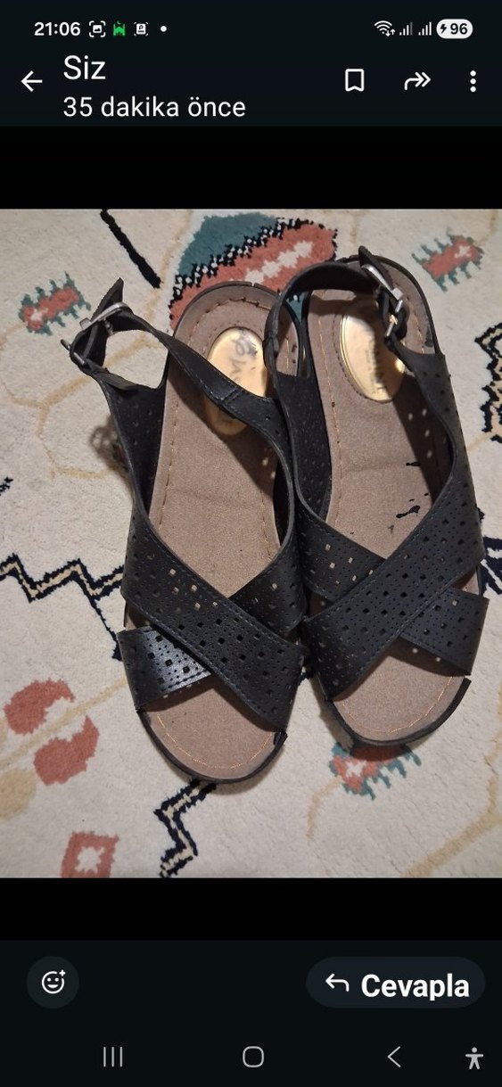 Siyah Delikli Dolgu Topuklu Kadın Sandalet - Görsel 3