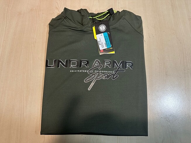 s Beden Under Armour kapüşonlu sporcu atlet