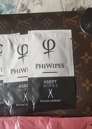 Phibrows phiacademy phiwıpes