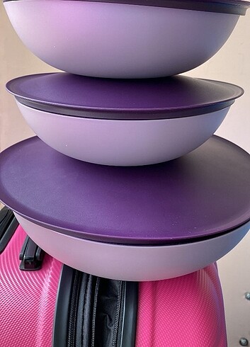 3 boy Tupperware