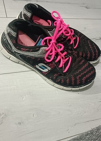 40 Beden Skechers spor ayakkabı 40 numara